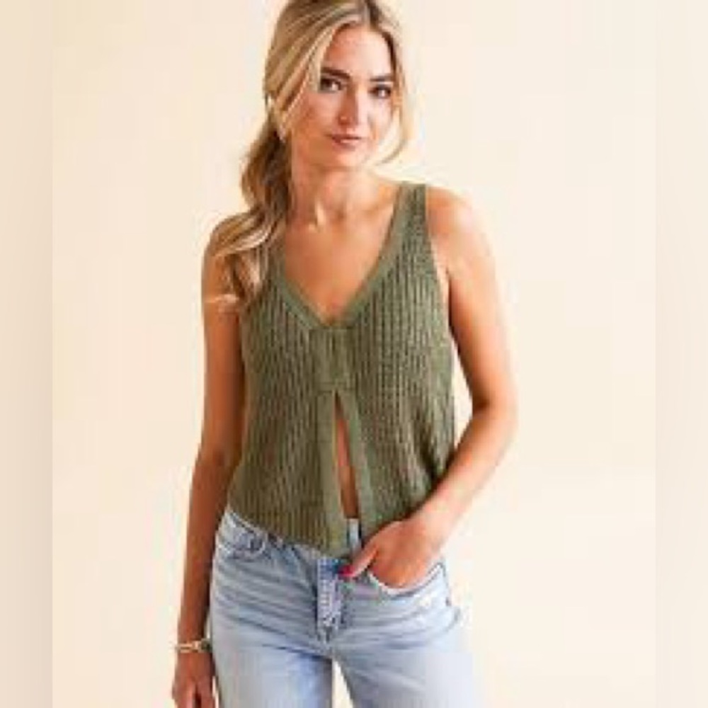 American Eagle Green Sweater Cropped Vest
